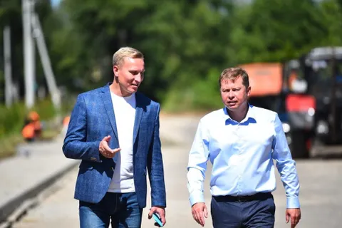 Ио мэра Ярославля проинспектировал работы, ведущиеся на Тверицкой набережной