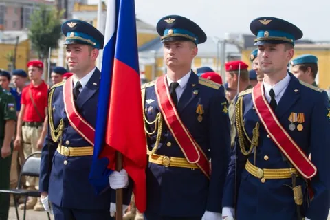 В Ярославле торжественно отметили День Государственного флага России