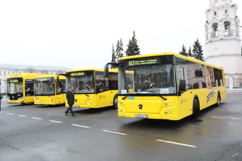 В центре Ярославля горожанам продемонстрировали новые автобусы