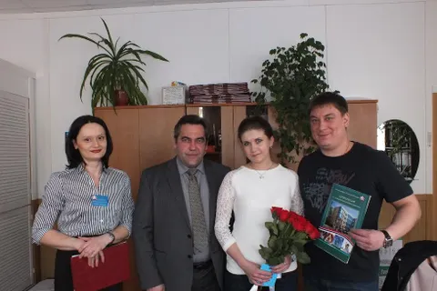В Ярославле родители тройняшек получили сертификат на материнский капитал