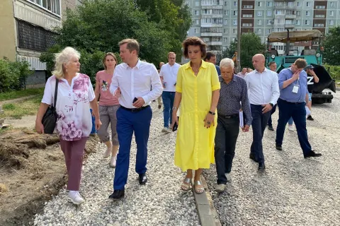 Исполняющий обязанности мэра Ярославля проверил благоустройство дворовых территорий