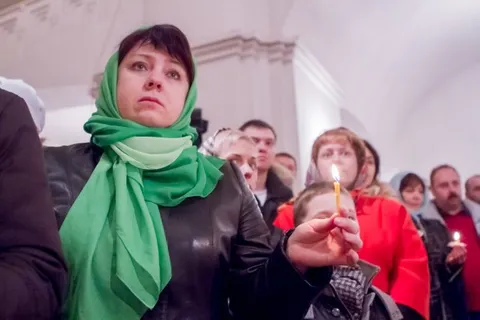 Сергей Ястребов принял участие в пасхальной службе в Успенском кафедральном соборе