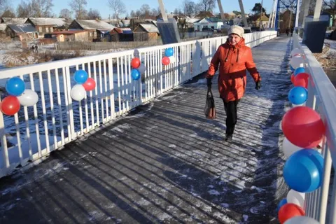 В поселке Борисоглебском Ярославской области открыт пешеходный мост