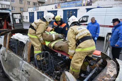 В Переславле сотрудники МЧС «спасали водителя, попавшего в аварию»
