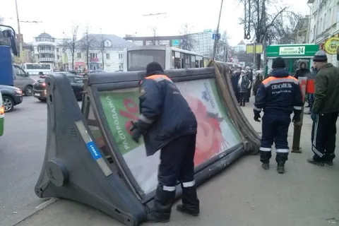 За неделю в Ярославле демонтировано 12 незаконных рекламных конструкций