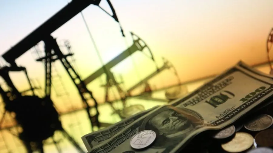 Проблемы с нефтью тянут рубль вниз