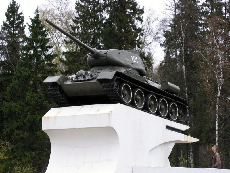 В Ярославской области подсветили памятник конструктору Т-34