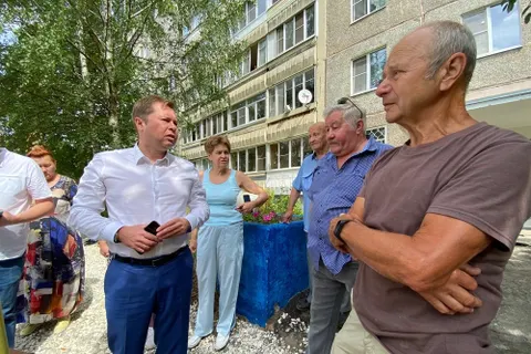 Исполняющий обязанности мэра Ярославля проверил благоустройство дворовых территорий