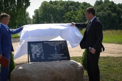 В Ярославской области установили памятник врачам, погибшим от COVID-19