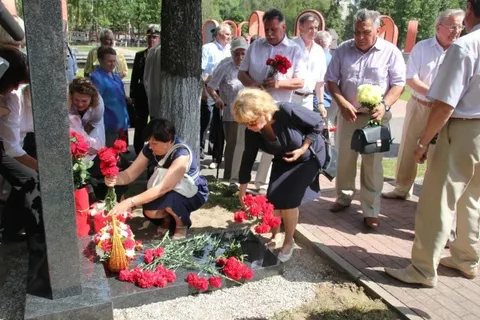 В Ярославле установлено надгробие на могиле Почетного гражданина города Владимира Дябина