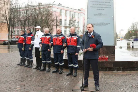Энергетики доставили частицу Вечного огня к мемориалу в Ярославле