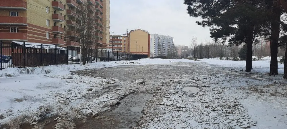 Под Ярославлем определили причину превращения улицы в полноводную реку
