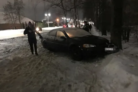 В Ярославле водитель умер за рулем: машину вынесло на тротуар