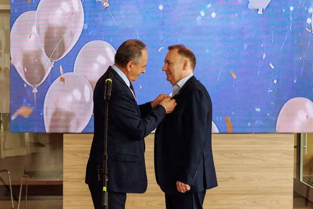 Эльмана Азизова наградили почётным знаком «За вклад в развитие Ярославской области»