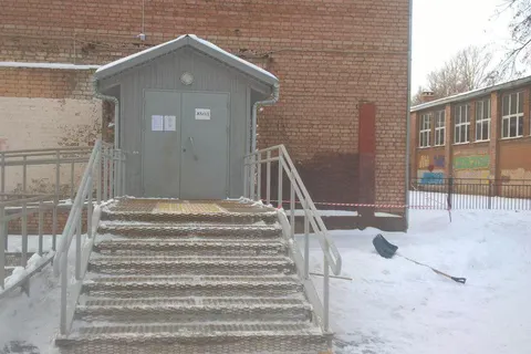 ЧП в школе Ярославля: детей водят через черный вход