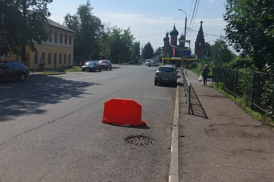 Водоканал пообещал устранить провал в центре Ярославля