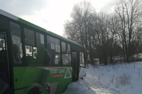 В Ярославской области рейсовый автобус попал в ДТП: есть пострадавшие