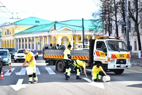 В центре Ярославля начали наносить дорожную разметку
