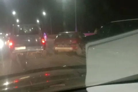 На Октябрьском мосту в Ярославле столкнулось 7 машин