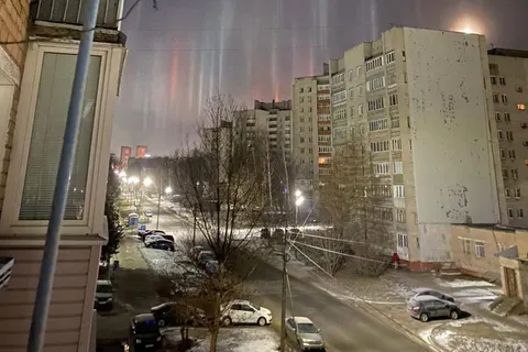 Ярославцы делятся фото световых столбов в рассветном небе