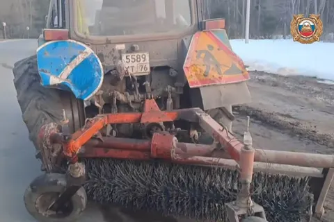 В Ярославской области в ДТП с трактором погиб пассажир
