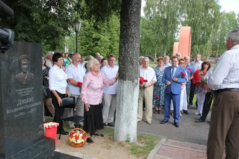 В Ярославле установлено надгробие на могиле Почетного гражданина города Владимира Дябина