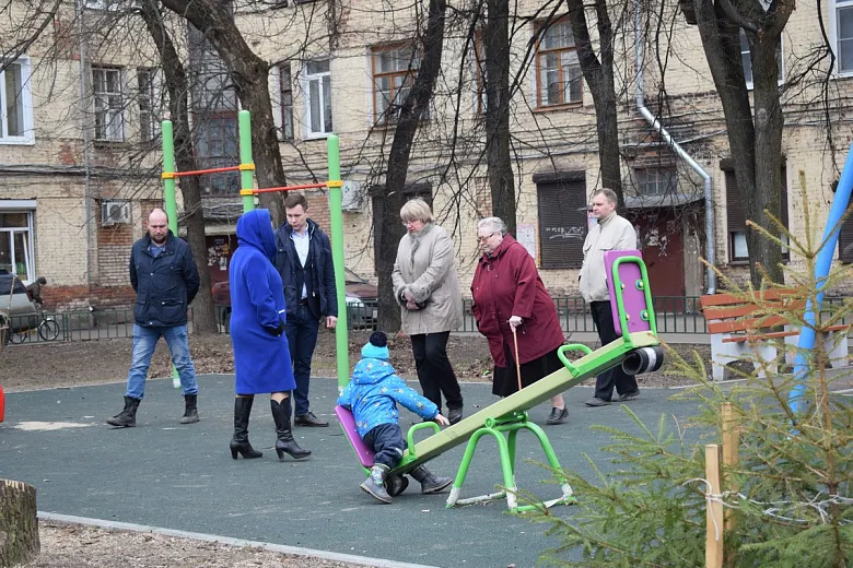 В Ярославле проинспектировали дворы, отремонтированные прошлым летом