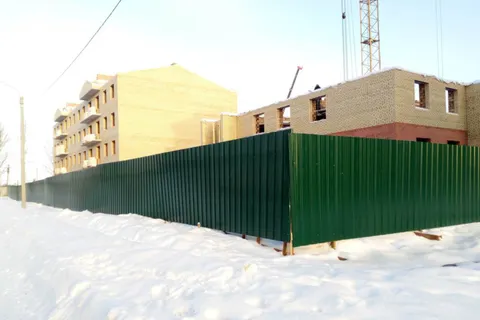 На 29 стройплощадках Ярославля установлены ограждения нового образца