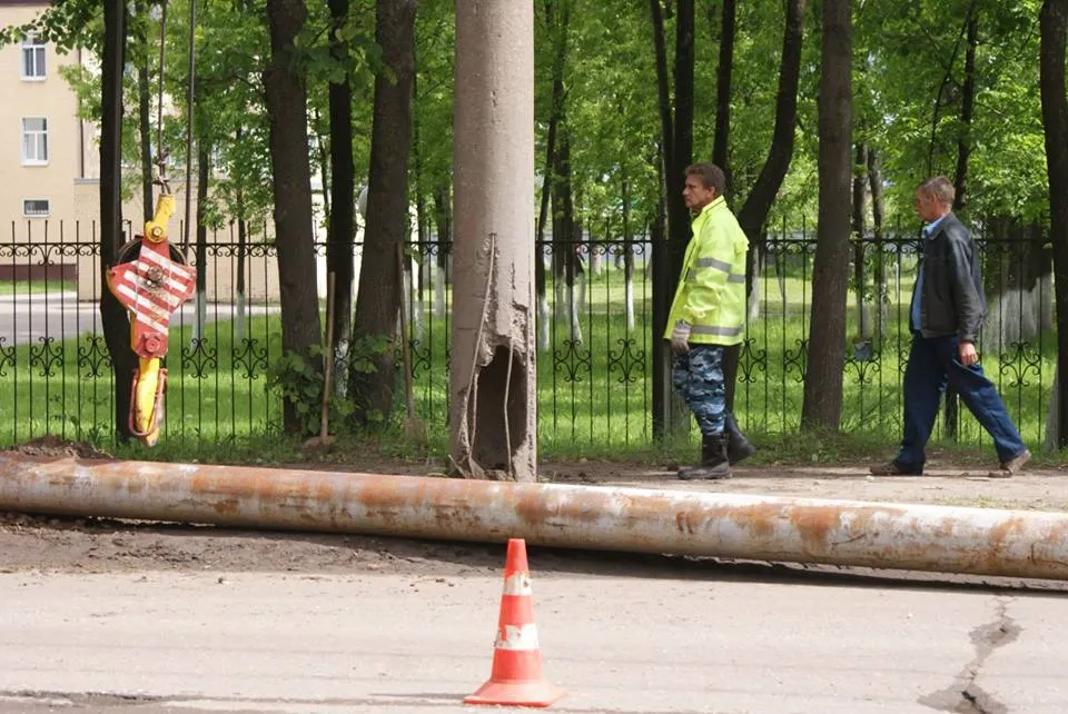 В Ярославле ведется работа по замене аварийных опор