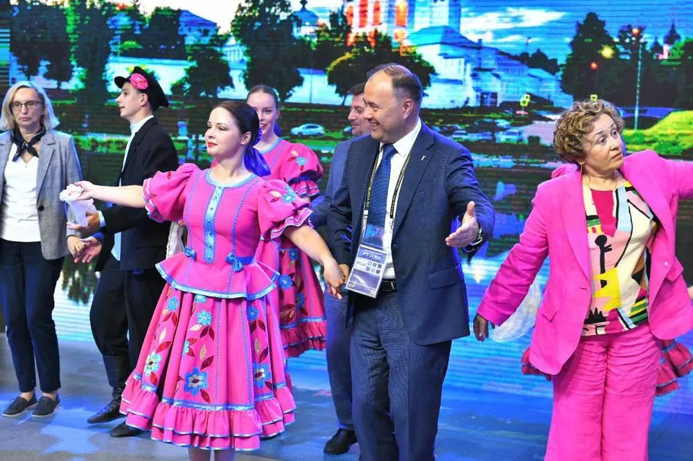Мэр Ярославля сплясал на ВДНХ