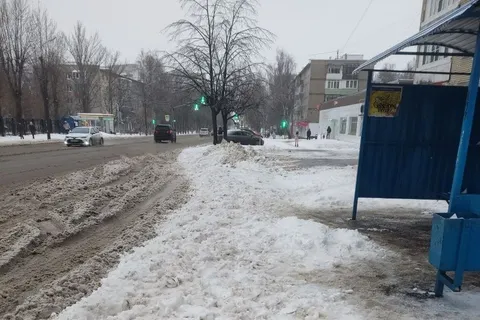 Пешеходные дорожки в Ярославле превращаются в катки
