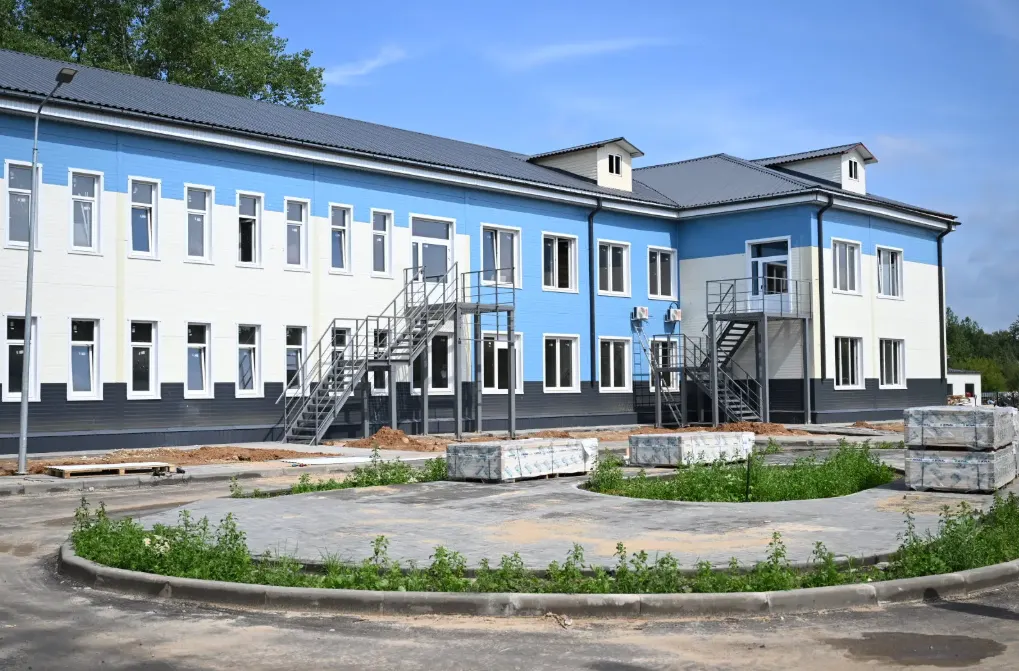 В Ярославле стройку модульной поликлиники переведут в круглосуточный режим