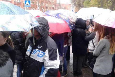 Ярославцы устроили акцию поддержки экс-директора интерната для глухих