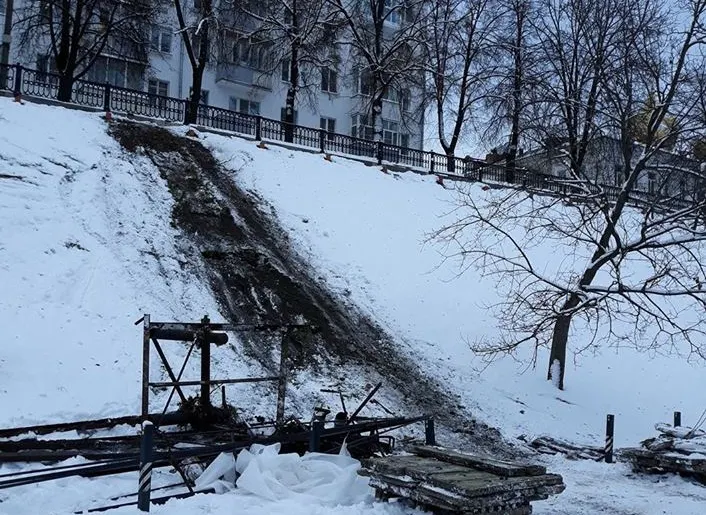 На Которосльной набережной в центре Ярославля демонтировали лестницу