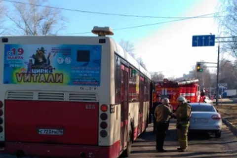 В Ярославле столкнулись автобус 33 маршрута и «Рено»