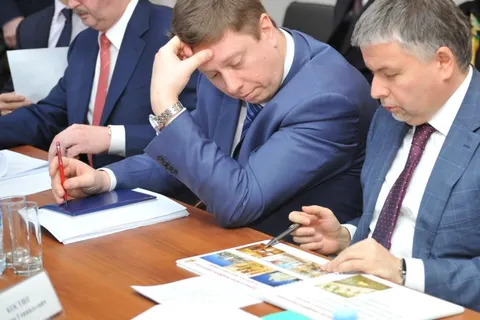 «А вас, Анатолий Геннадьевич, попрошу сделать акцент на проблемах!»