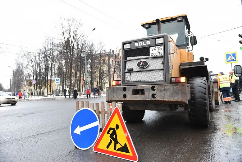 В Ярославле устраняют  выбоины на аварийно-опасных участках дорог
