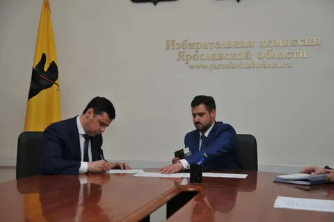 Дмитрий Миронов  сдал документы на регистрацию в облизбирком
