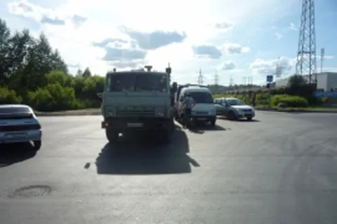 В Ярославле «Газель» поцеловалась с «Камазом»