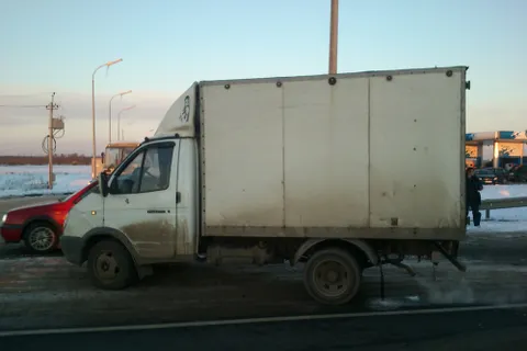 В Ярославле легковушка разбилась всмятку при тройном столкновении