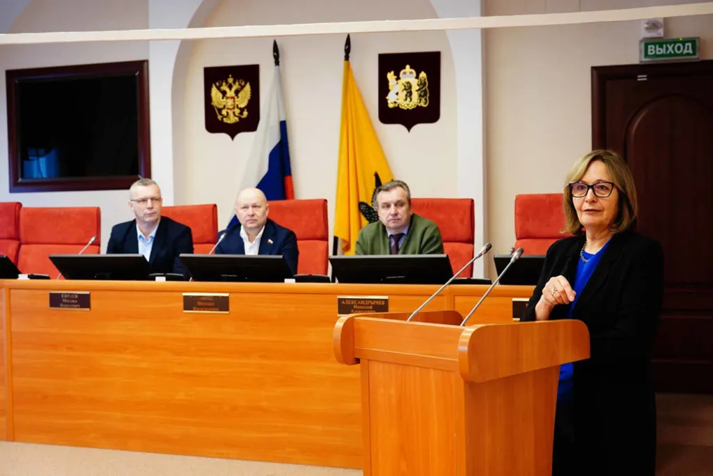 Глава ярославского минздрава оценила, мешает ли работе приставка и.о.