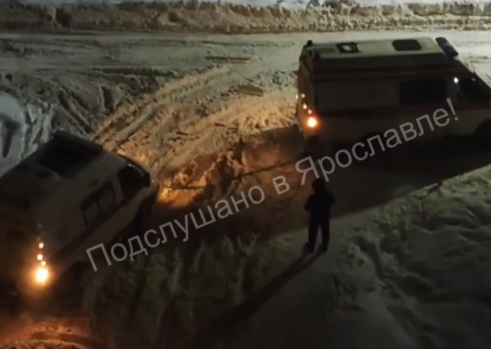 В нечищеных дворах Ярославля регулярно застревают машины «Скорой»