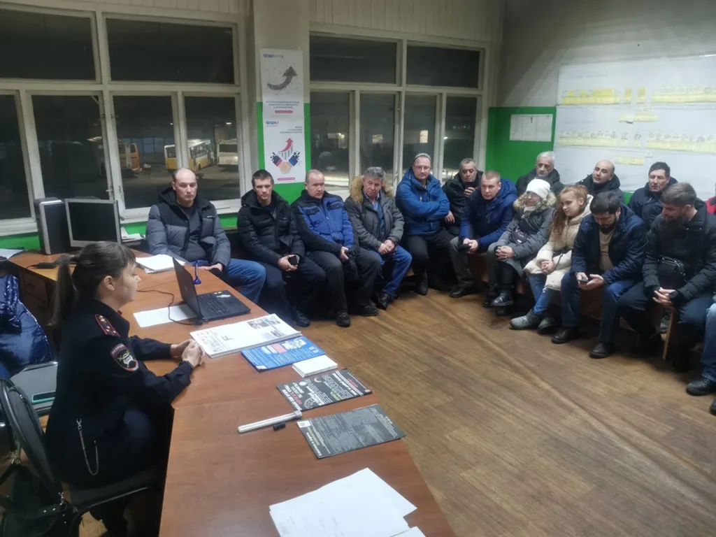 В Ярославле сотрудники ГИБДД провели беседу с водителями «Автомига» 