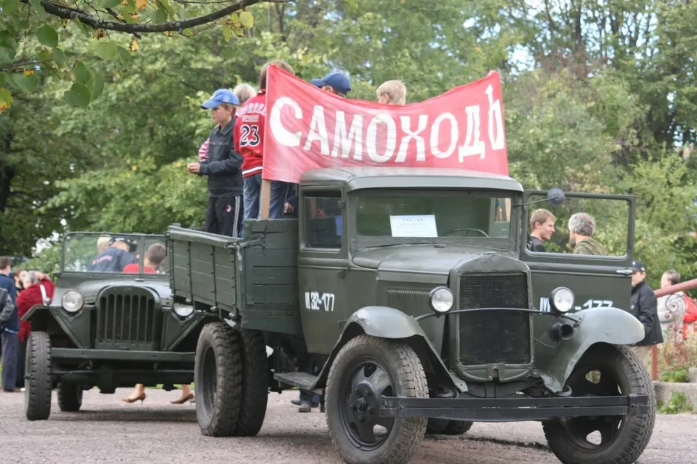 «Вход по браслетам»: знаменитый ретро-фестиваль в Мышкине закрыли для жителей