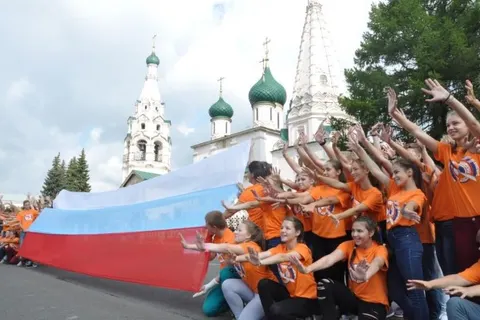 В Ярославле торжественно отметили День Государственного флага России
