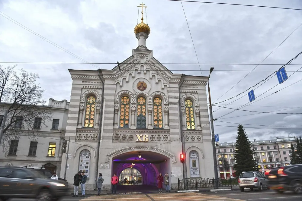Ярославские власти будут контролировать освещение в арке под Знаменской башней