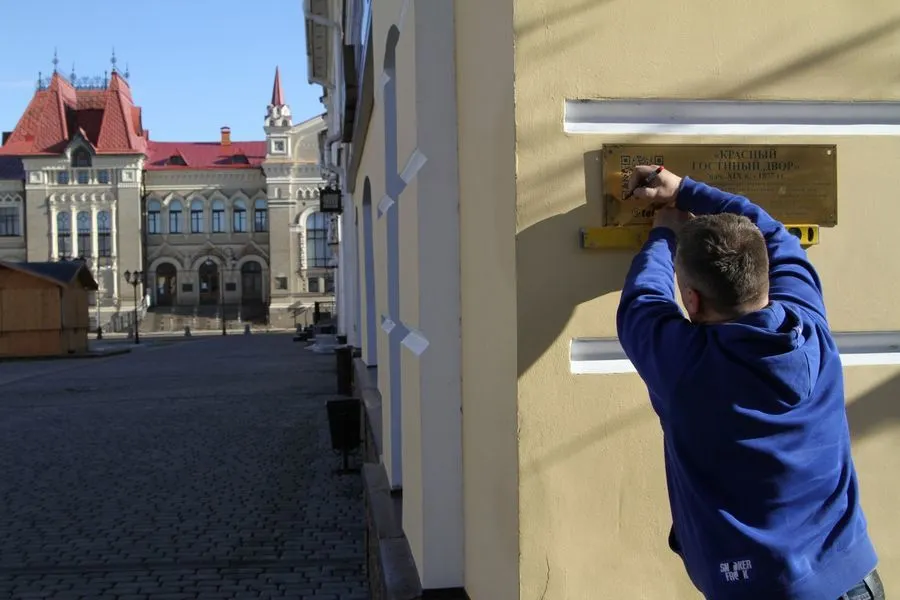 В Рыбинске продолжают устанавливать таблички с QR-кодами