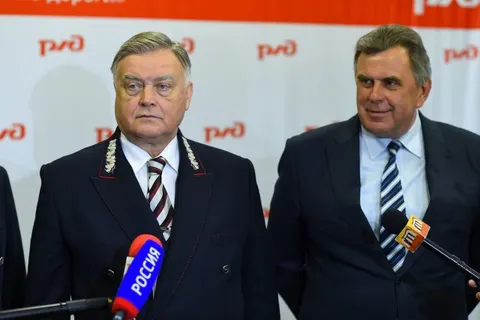 Сергей Ястребов и президент ОАО «РЖД» Владимир Якунин поздравили коллектив СЖД с победой в производственном соревновании