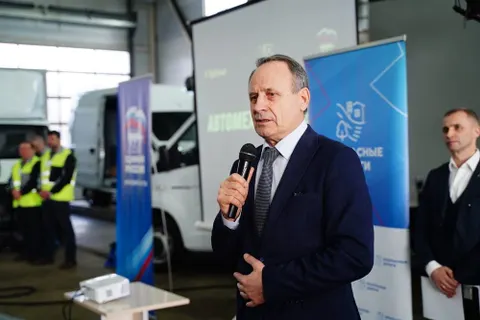 Председатель Ярославской областной Думы приветствовал автомехаников