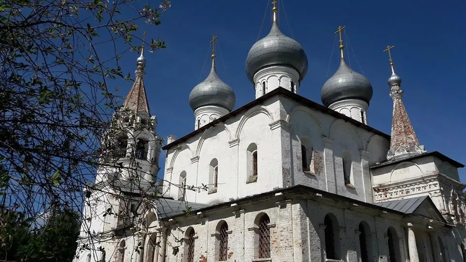 Жители левого берега Тутаева просят вернуть подсветку церквей
